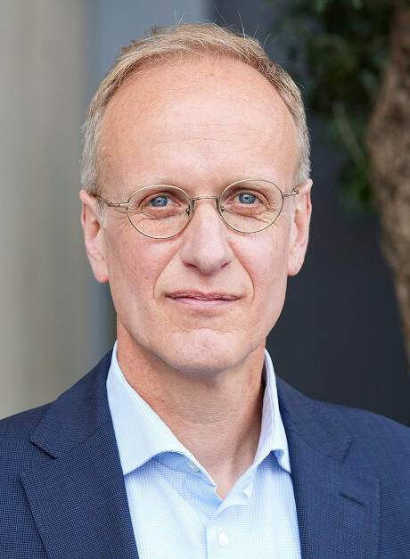 Portretfoto van Kees van Nieuwamerongen